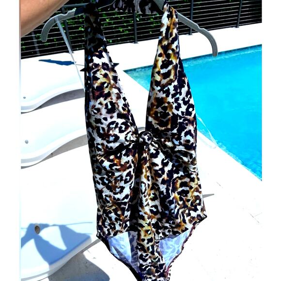 NWT $194 MIRACLESUIT AMORESSA leopard plunge one piece slimming bathing … - Picture 1 of 16